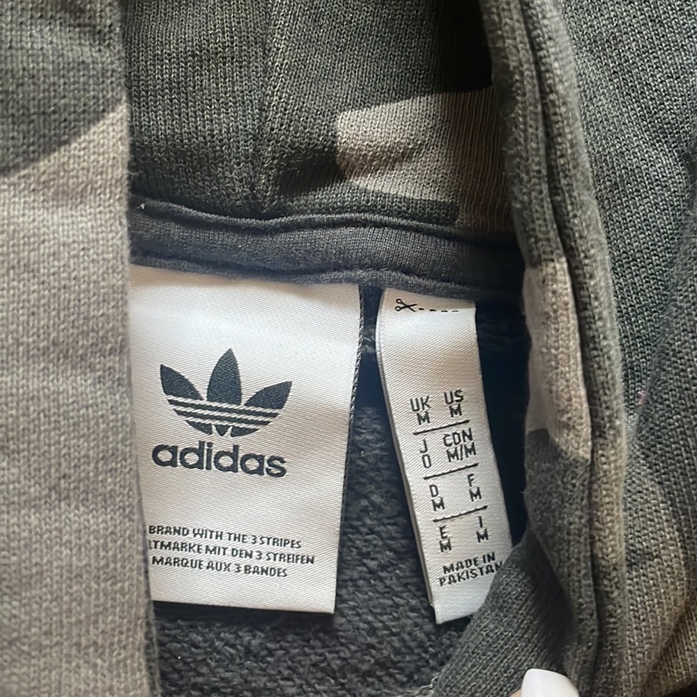 NWOT Adidas color block hoodie with camouflage hoodie and sleeves in size M. - Picture 6 of 8